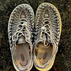 Keen Uneek sz 8 grey new